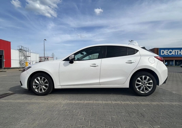 Mazda 3 cena 46000 przebieg: 151000, rok produkcji 2015 z Gliwice małe 79